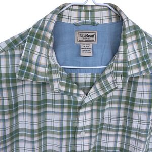 LL Bean Button Up Shirt Medium Short Sleeve Men Green White Plaid Outdoor Hiking